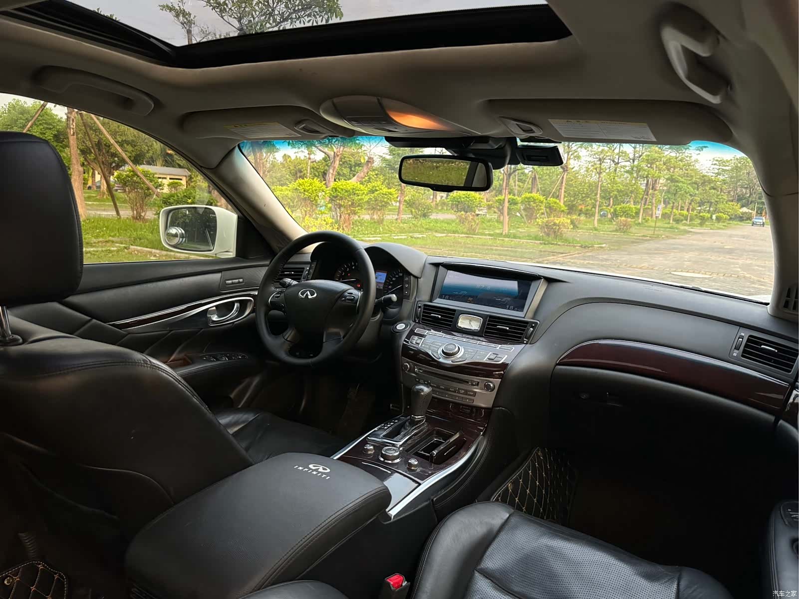 Infiniti M25L, 2012 13