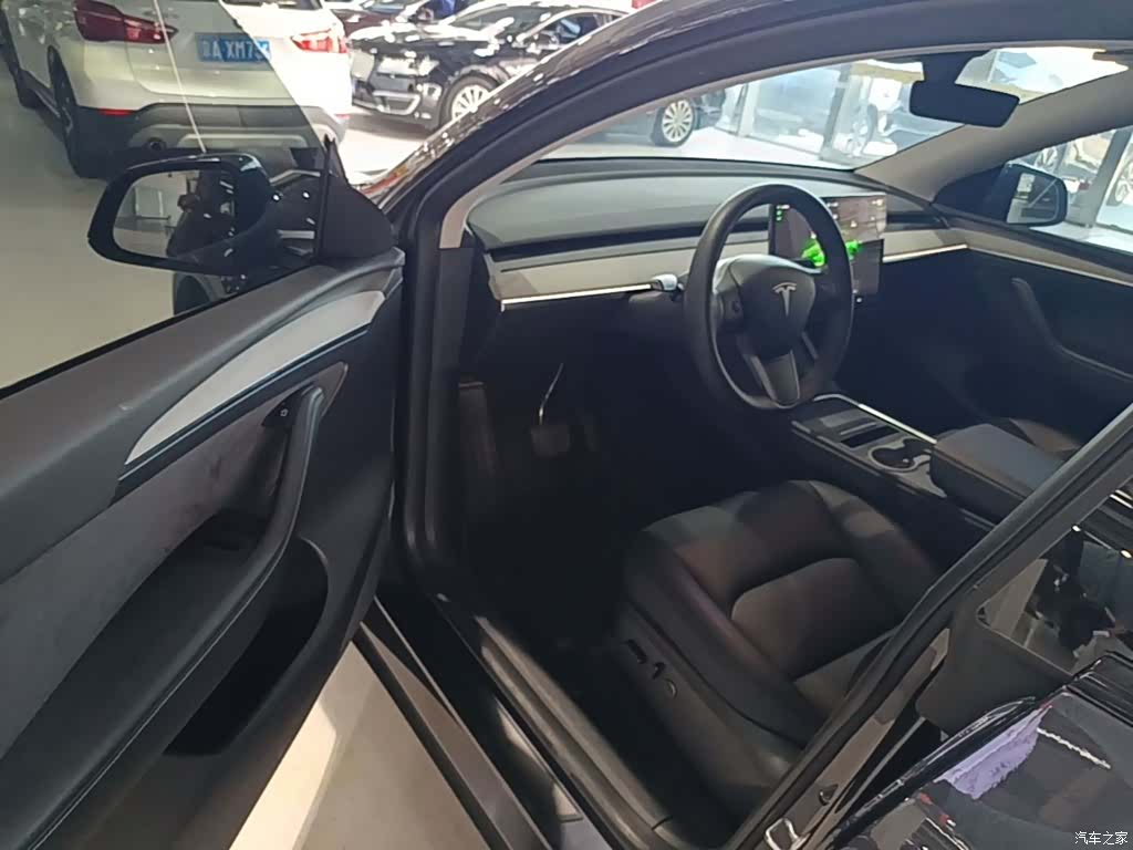 Tesla Model Y, 2024 16