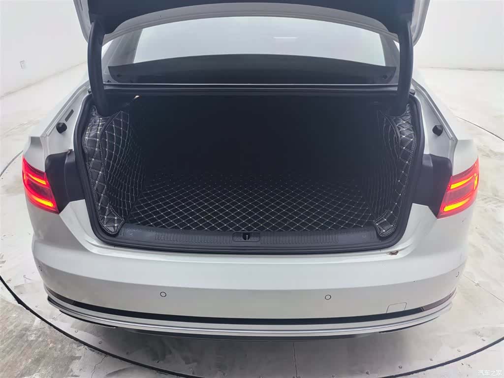 Audi A4L, 2019 22