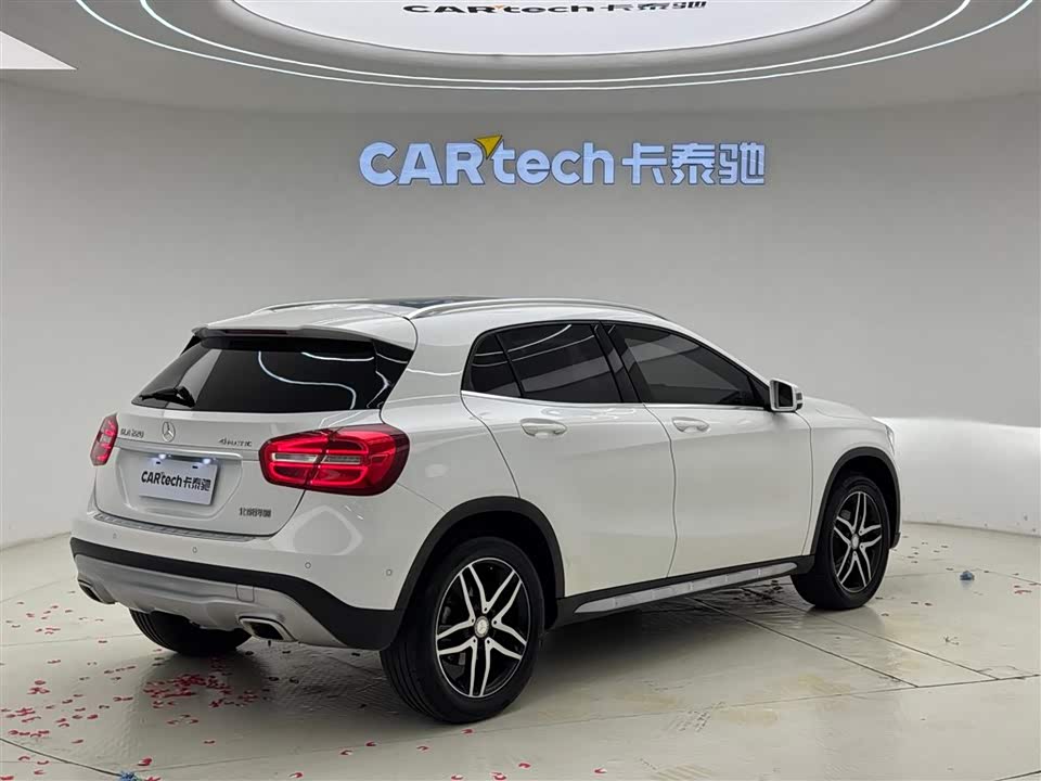 Mercedes-Benz GLA Mercedes-Benz GLA