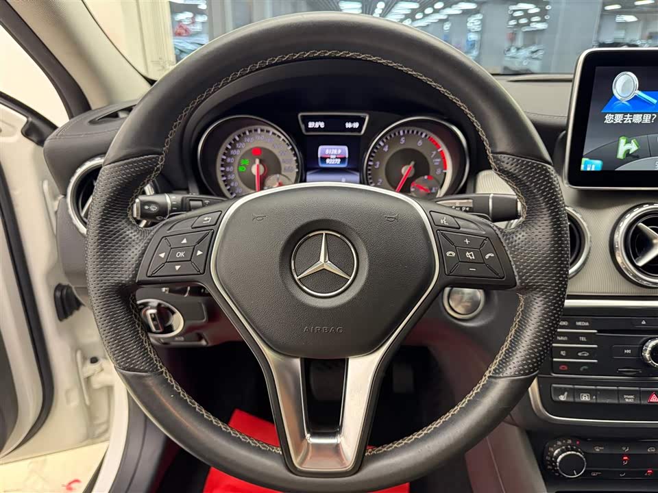 Mercedes-Benz GLA Mercedes-Benz GLA