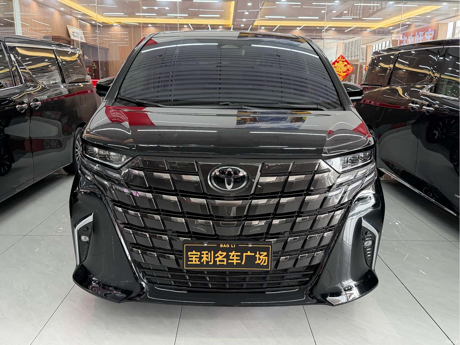 Toyota Alphard, 2023 1