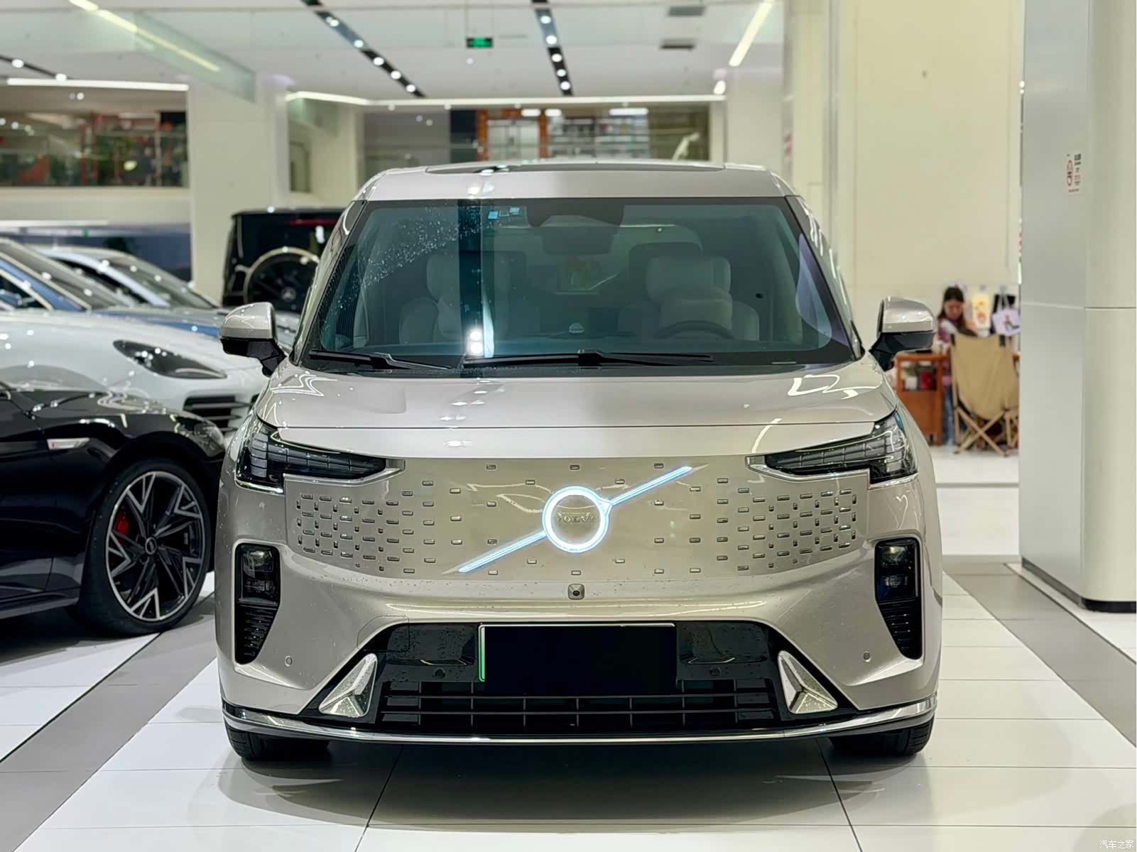 Volvo EM90, 2026 2