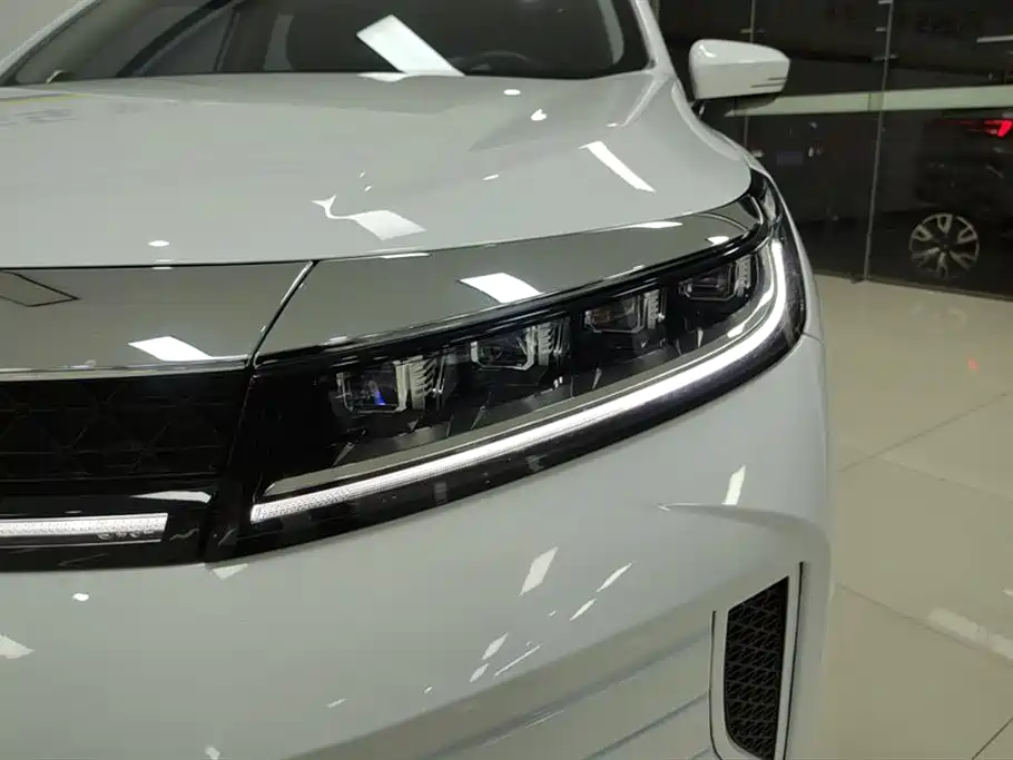 Exeed Chasing the wind