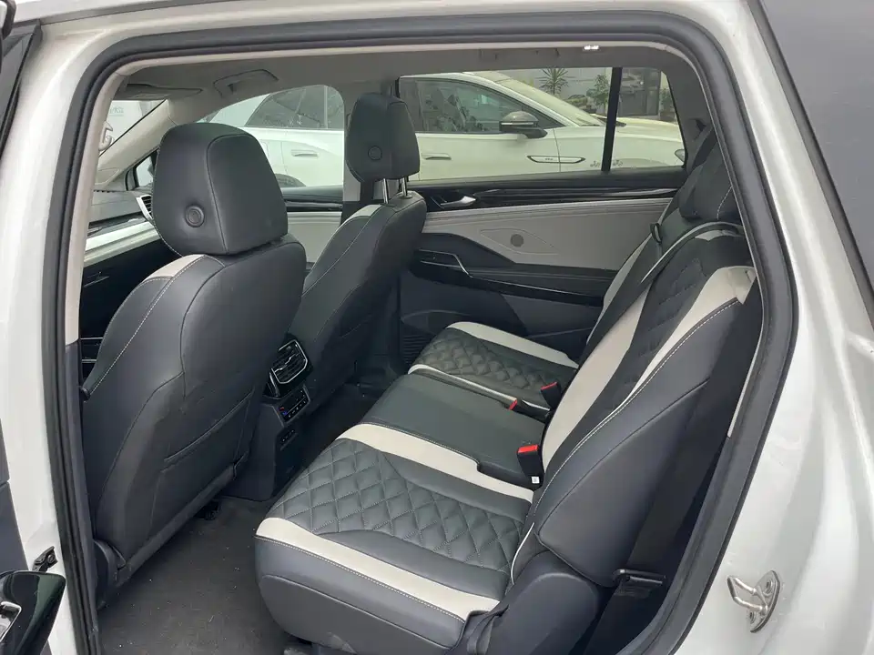 Volkswagen ID.6 CROZZ