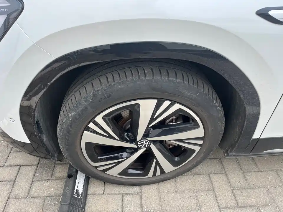 Volkswagen ID.6 CROZZ