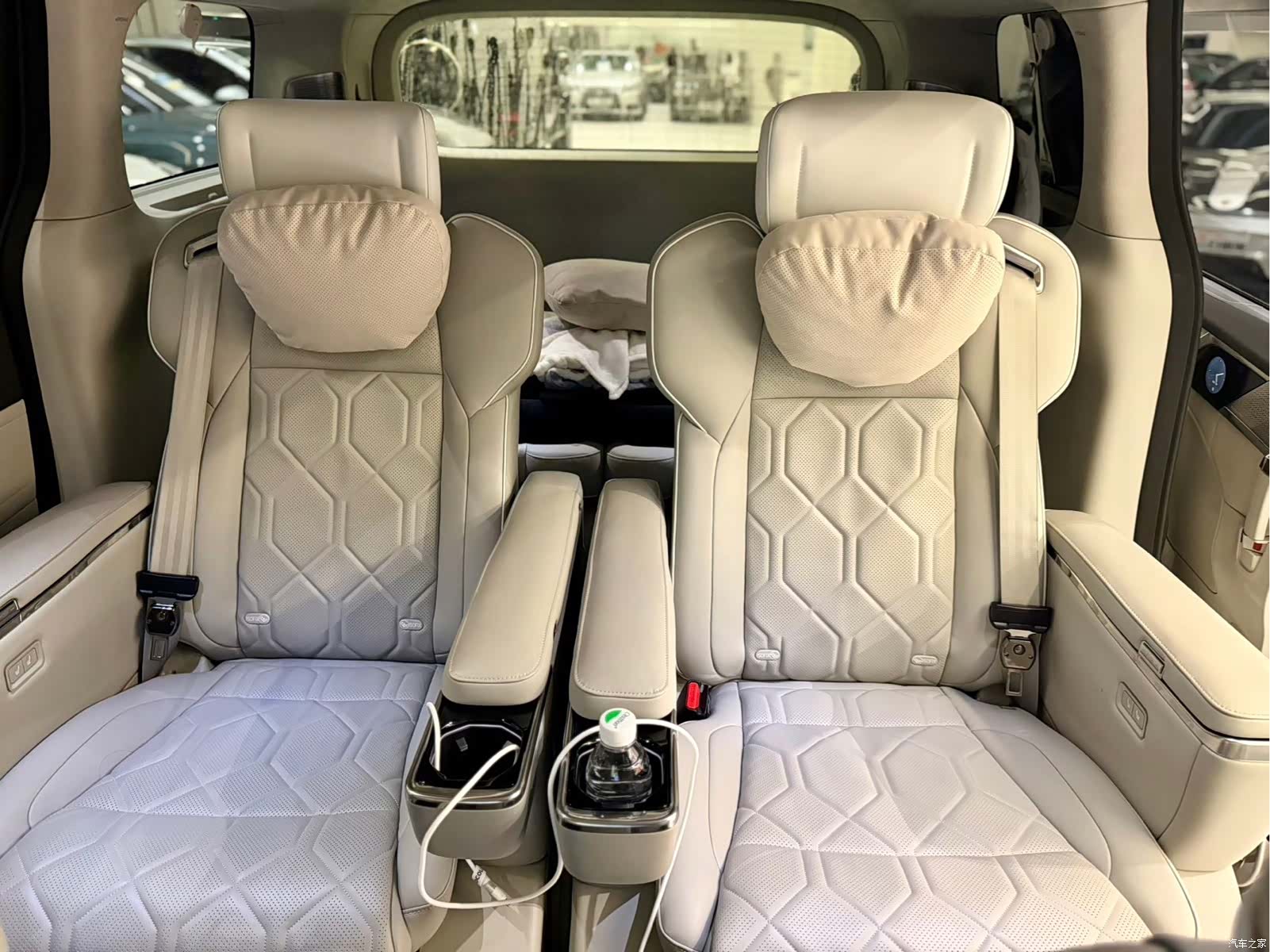 Volvo EM90, 2026 14