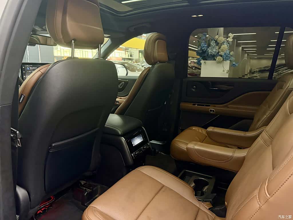 Lincoln Aviator, 2021 11