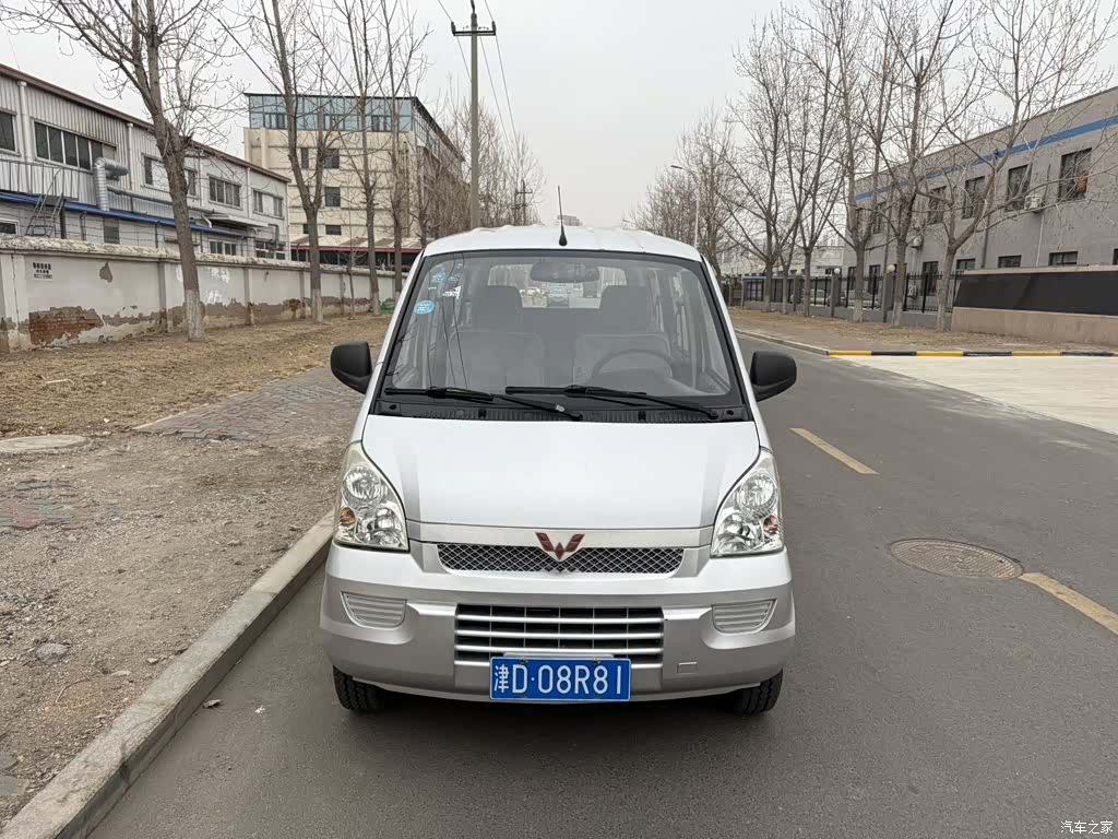 Wuling S, 2014 2