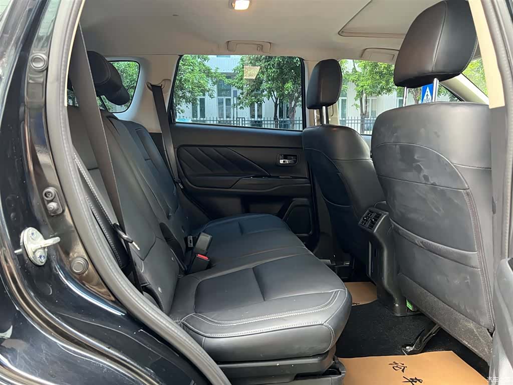Mitsubishi Outlander, 2019 18