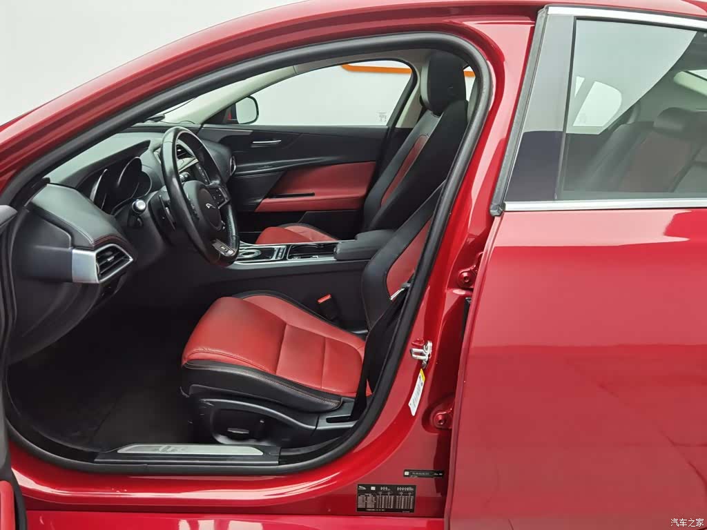 Jaguar XE, 2016 10