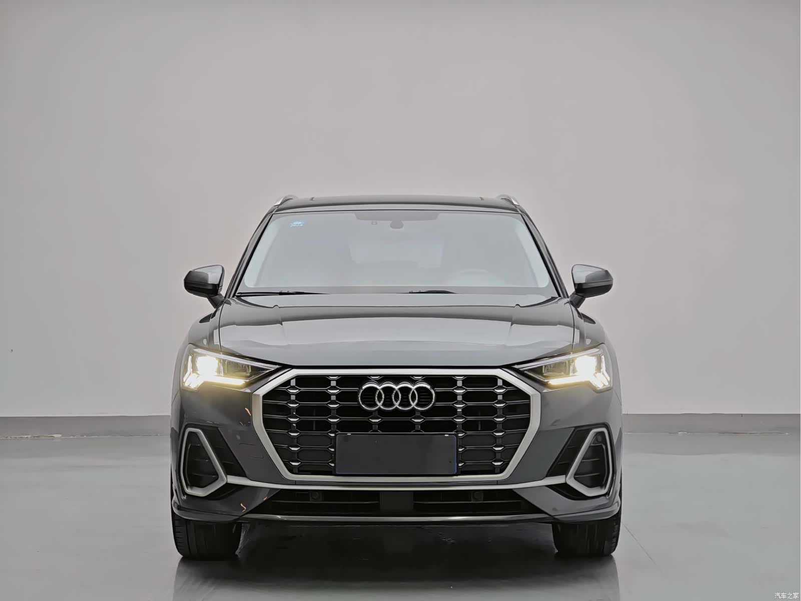 Audi Q3, 2023 2