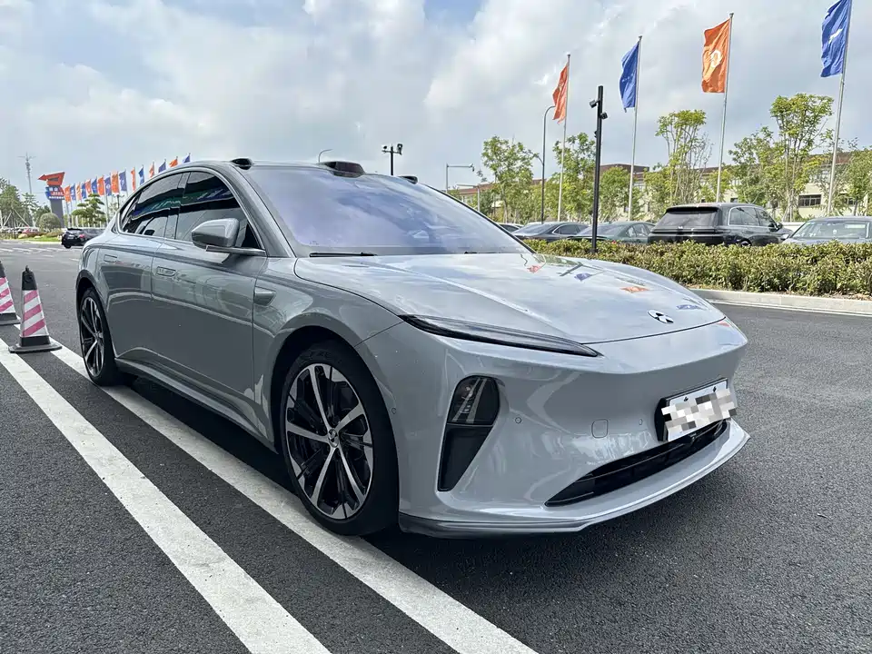 NIO ET5