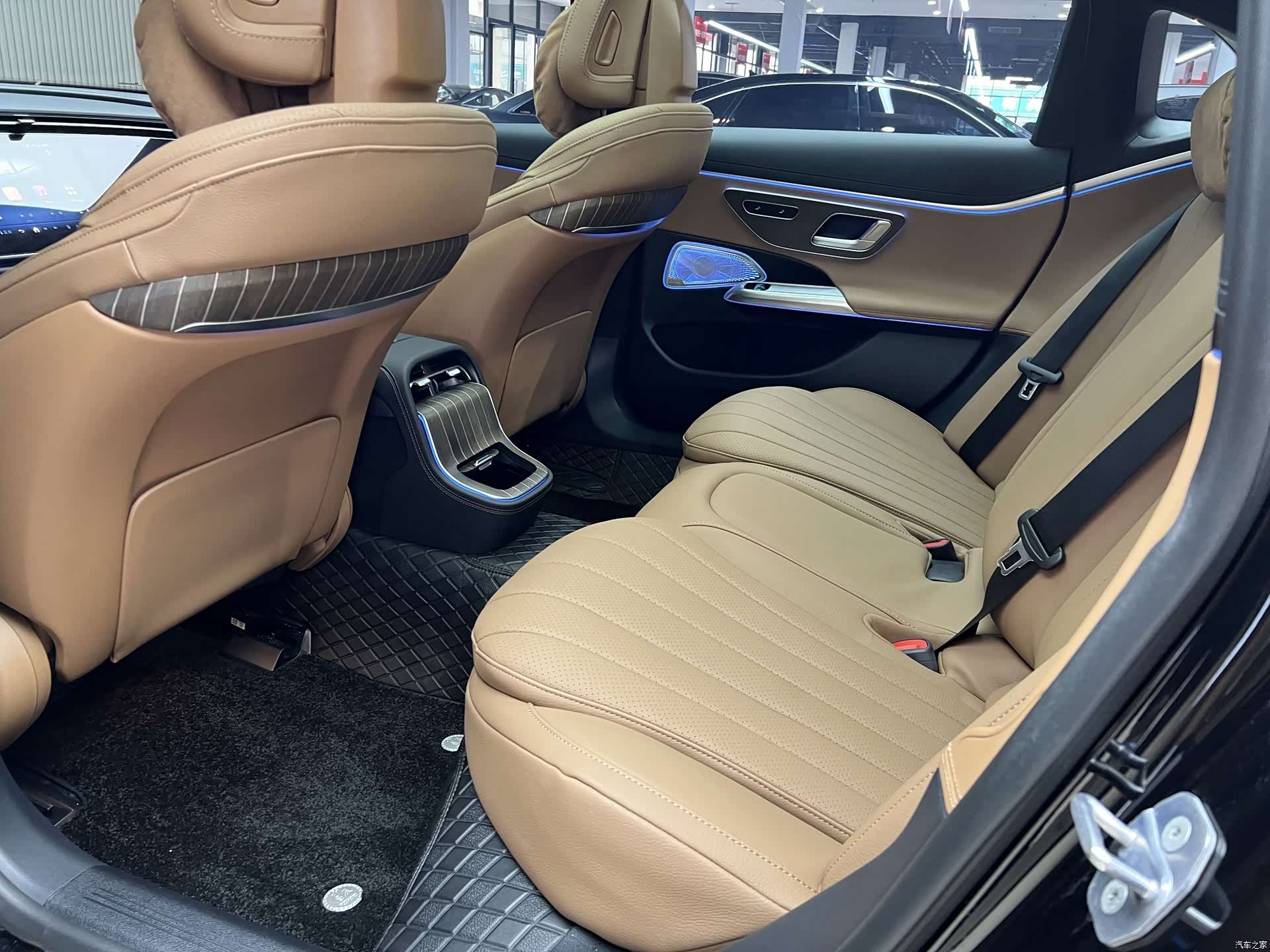 Mercedes-Benz E-Class, 2025 15