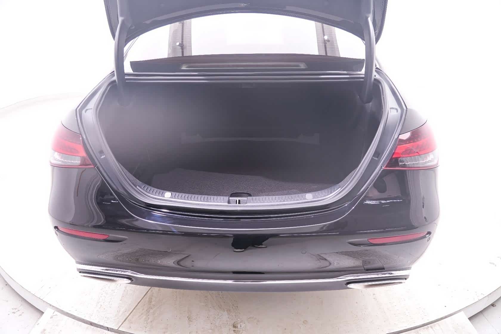 Mercedes-Benz E-Class, 2023 21