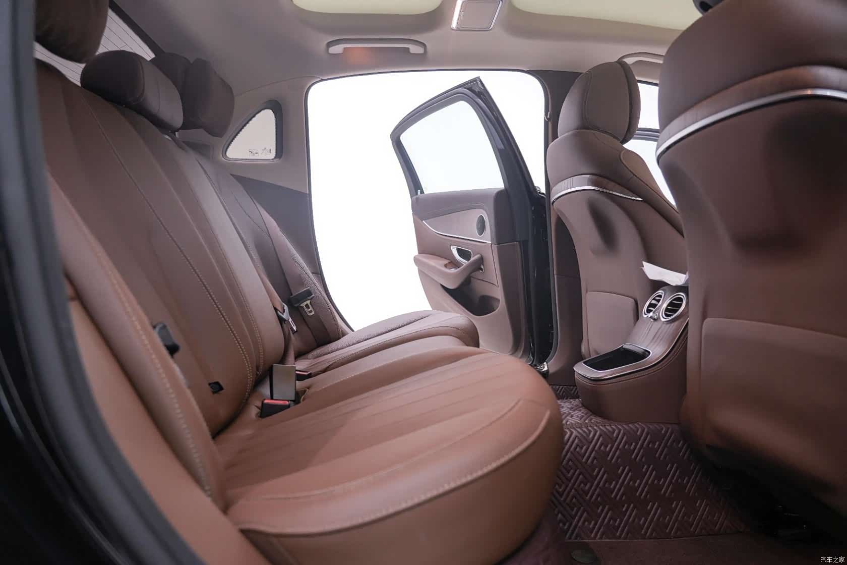 Mercedes-Benz E-Class, 2023 25