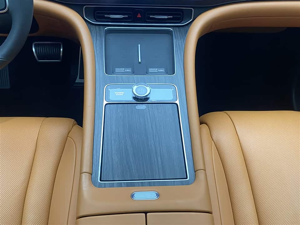 AITO Ask the world M9