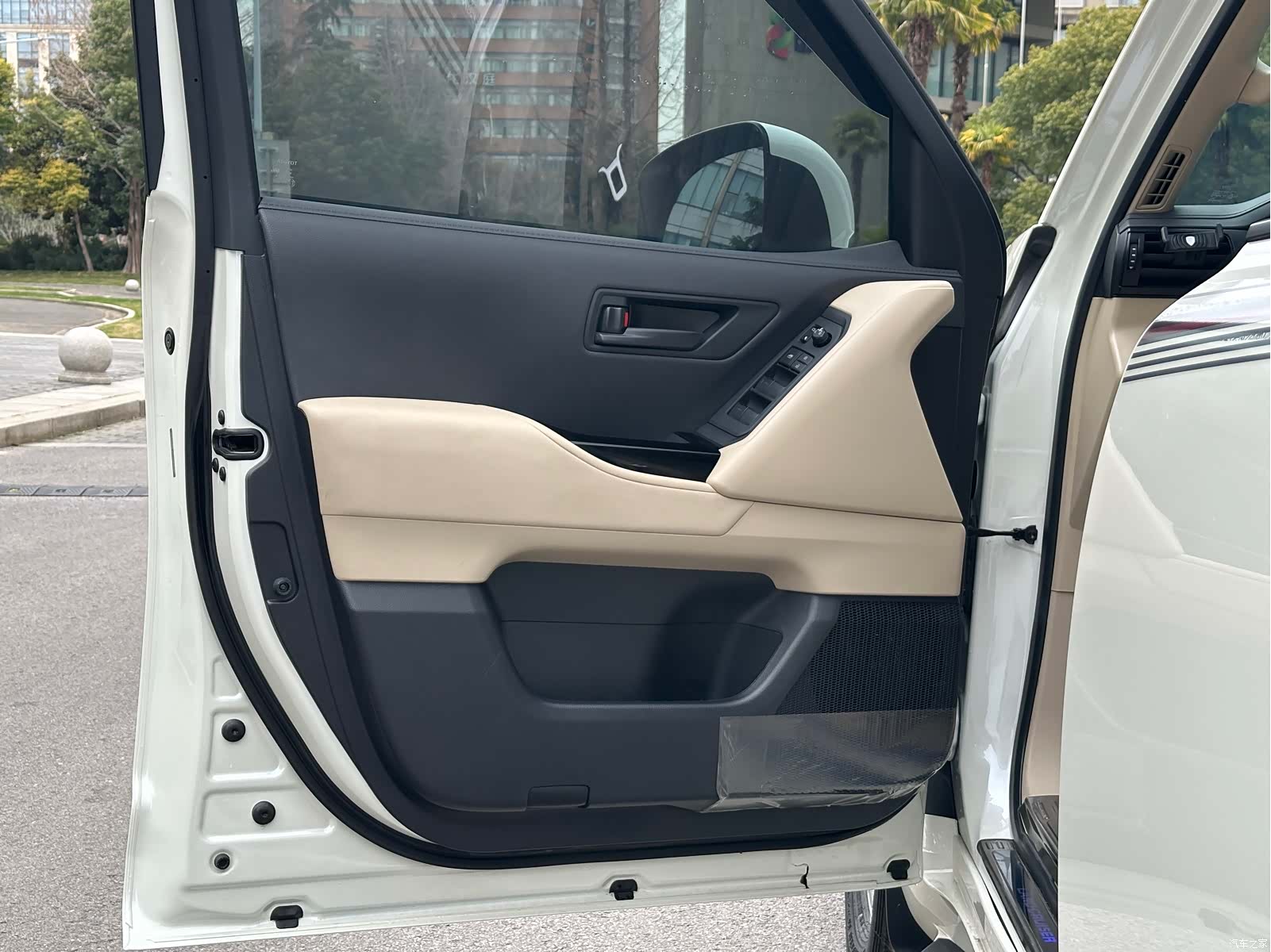 Toyota Land Cruiser, 2023 25