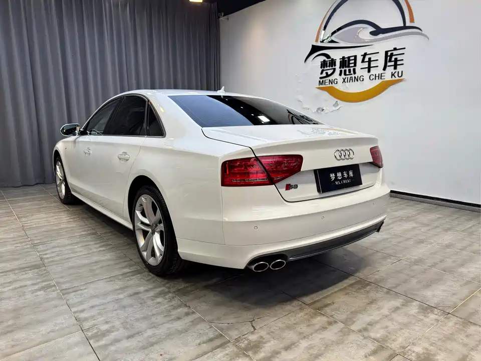 Audi S8