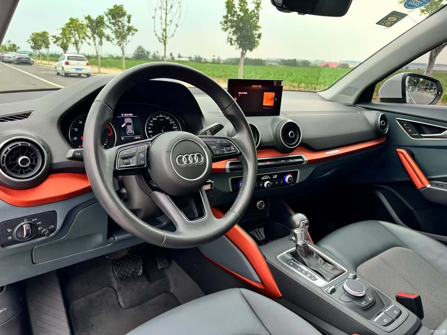 Audi Q2L, 2019 6