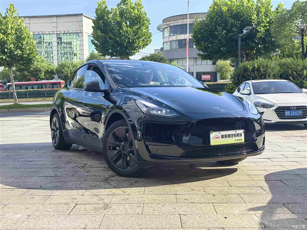 Tesla Model Y, 2023 3