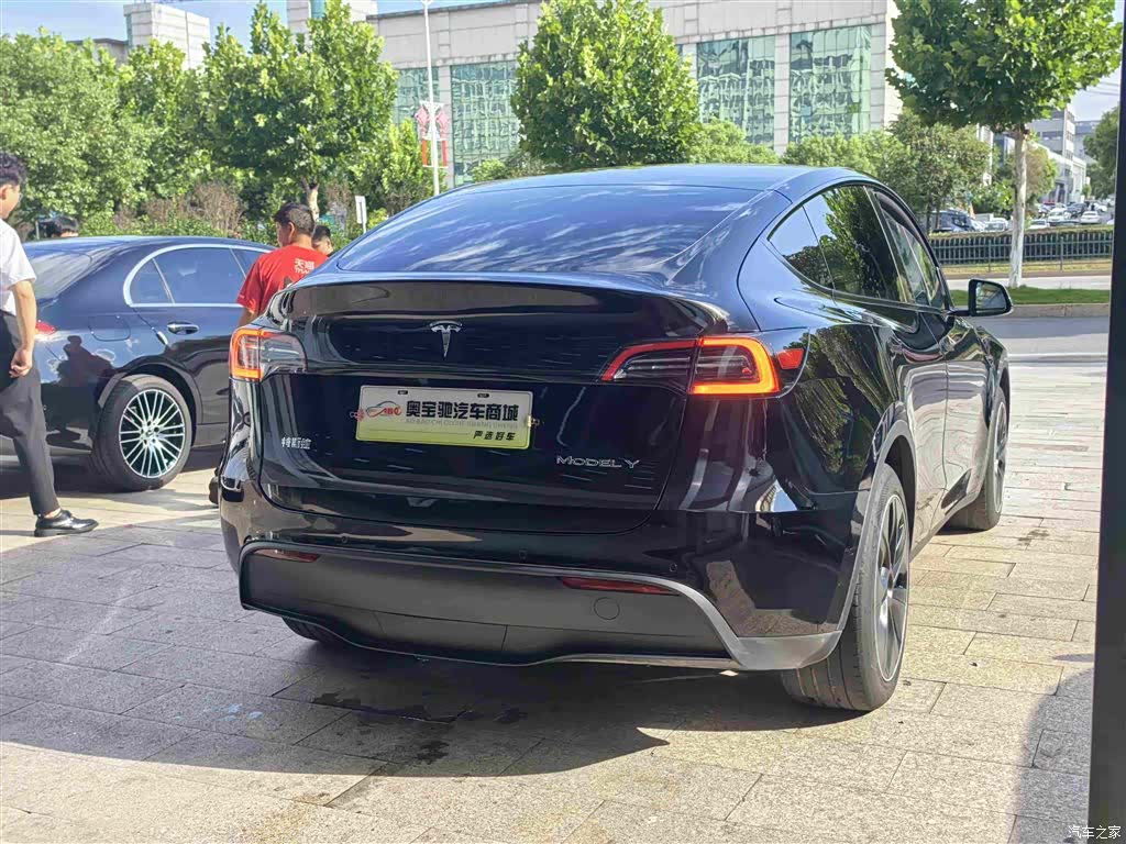 Tesla Model Y, 2023 7