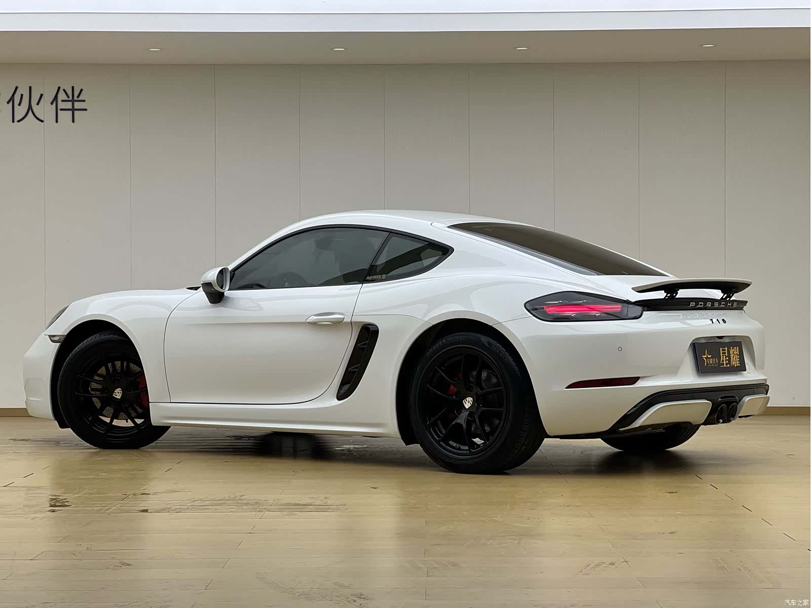 Porsche Cayman, 2017 все фото