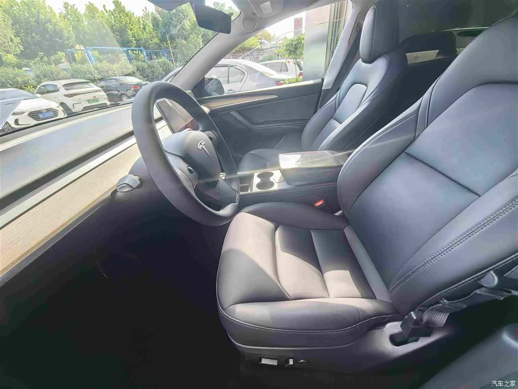 Tesla Model Y, 2023 4