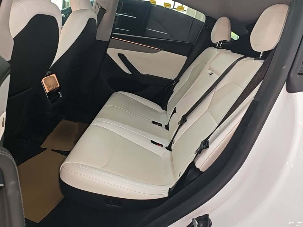 Tesla Model Y, 2025 17