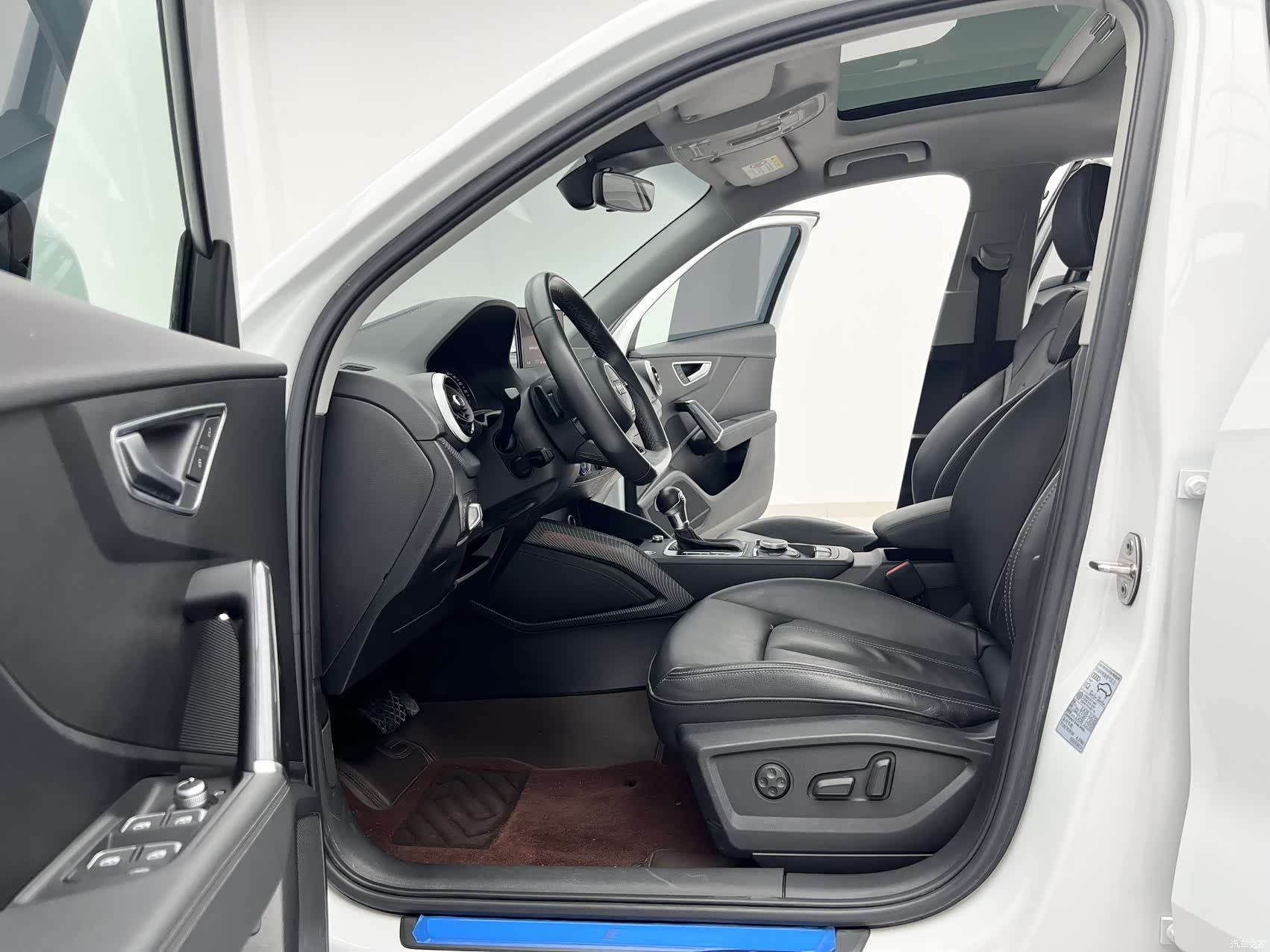 Audi Q2L, 2023 10