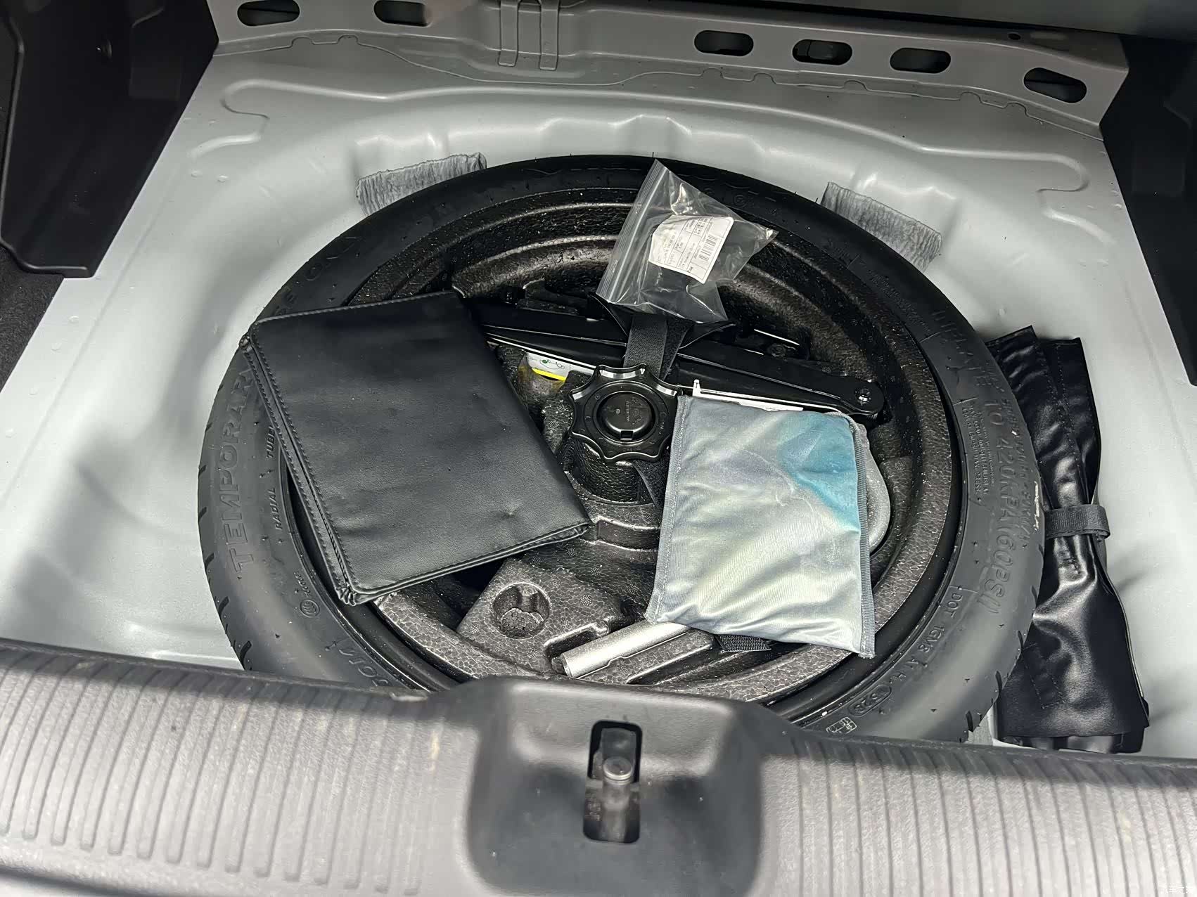 Audi Q2L, 2023 20