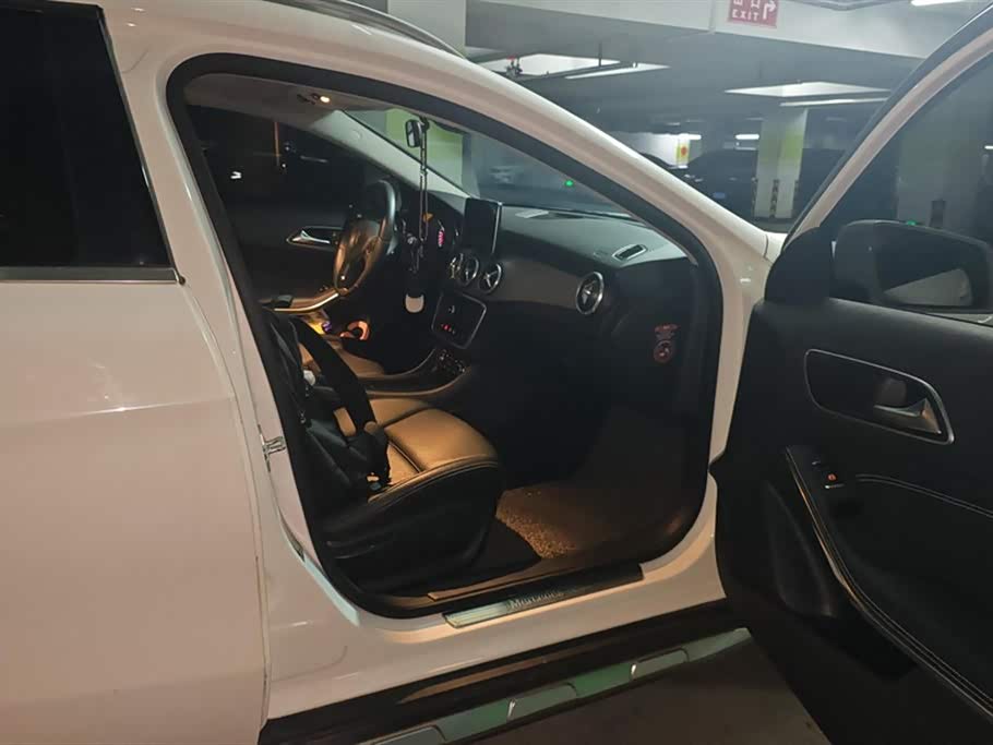 Mercedes-Benz GLA Mercedes-Benz GLA