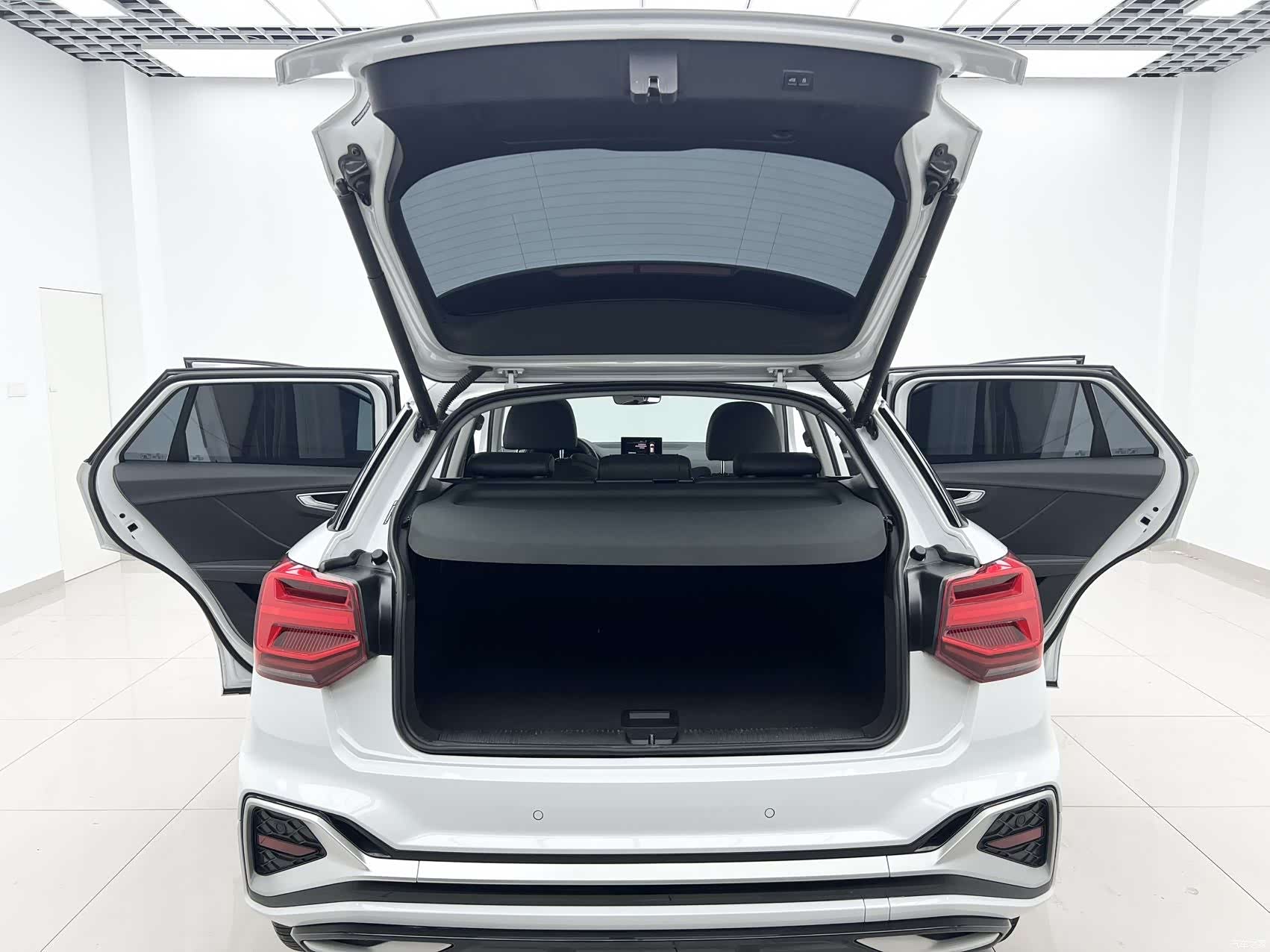 Audi Q2L, 2023 18