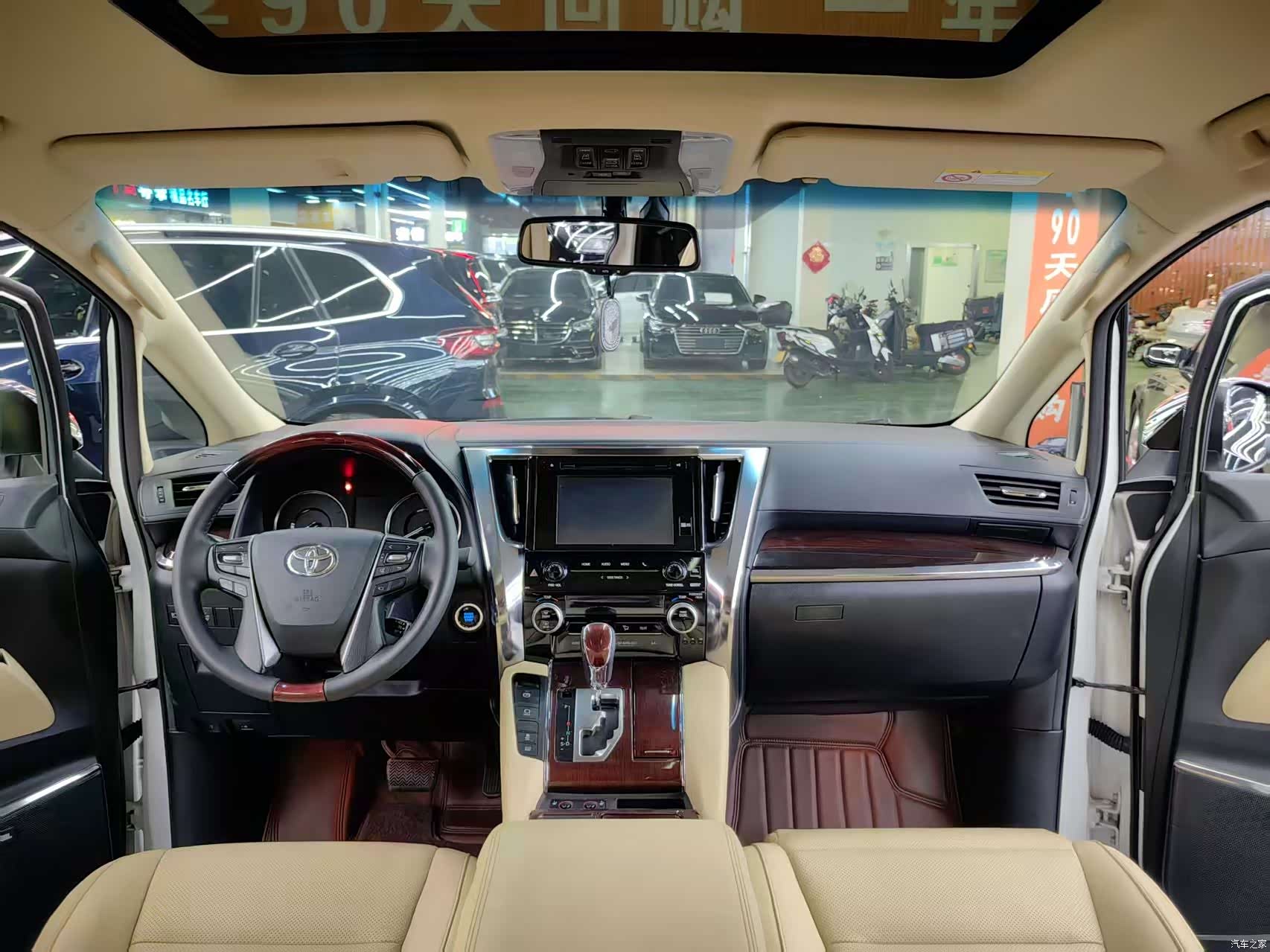 Toyota Alphard, 2018 все фото