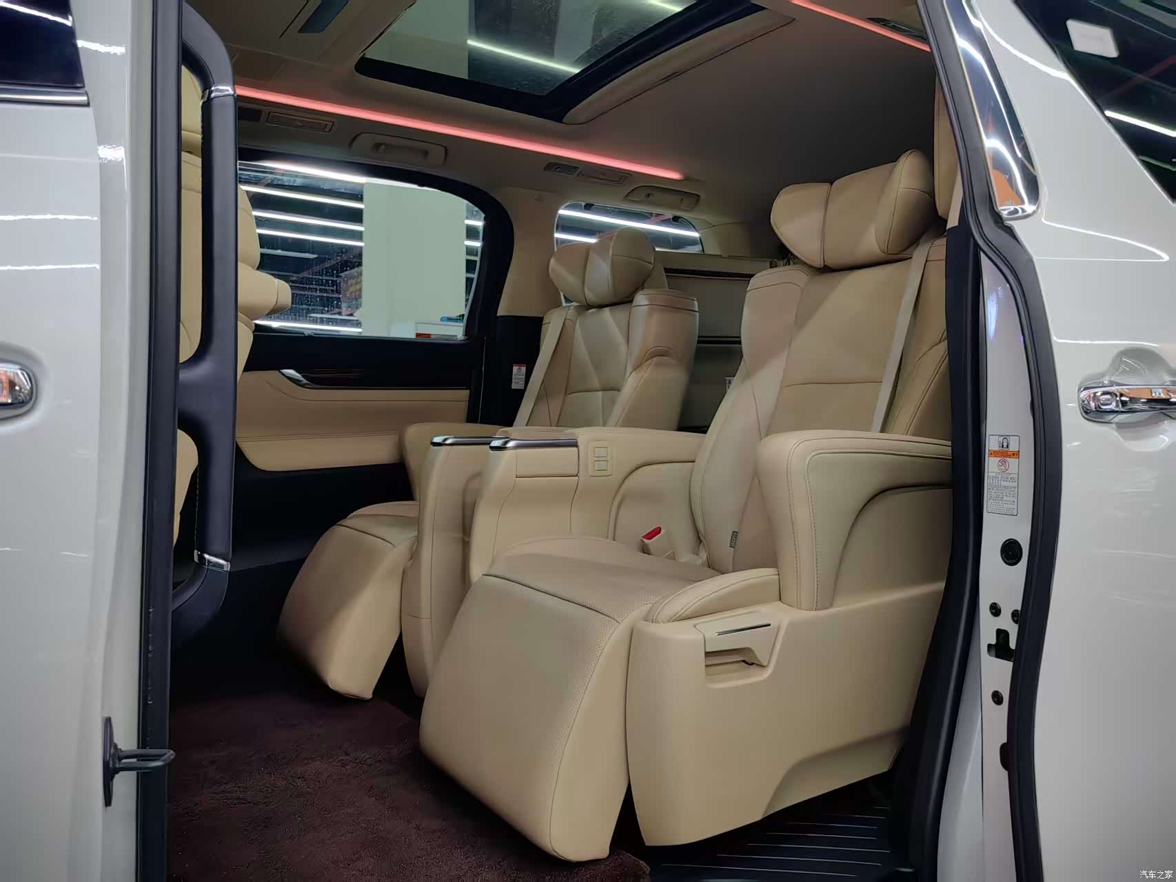 Toyota Alphard, 2018 15