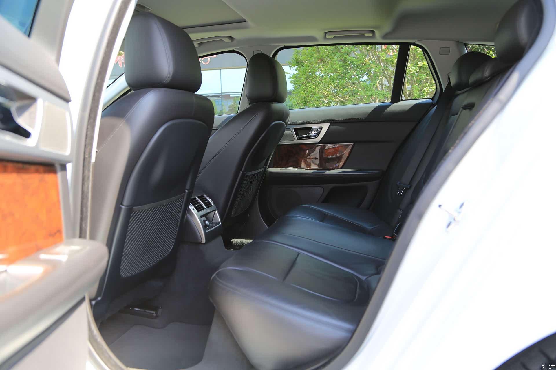 Jaguar XF, 2016 10