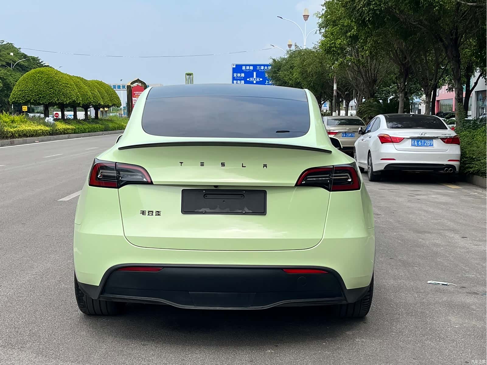 Tesla Model Y, 2022 все фото
