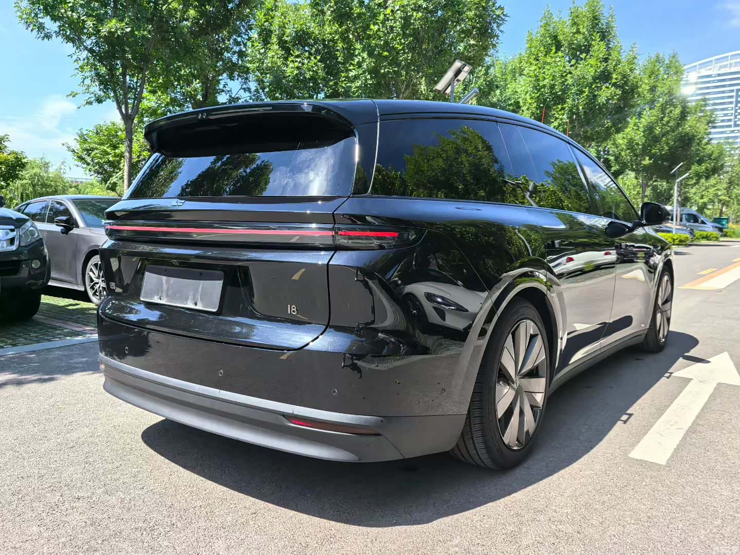 Li Auto i8, 2025 7