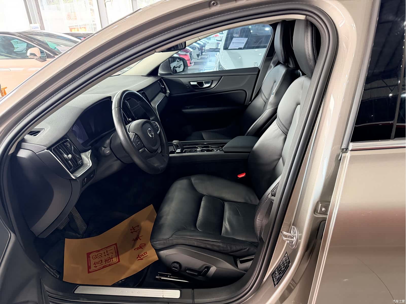 Volvo S60, 2022 3