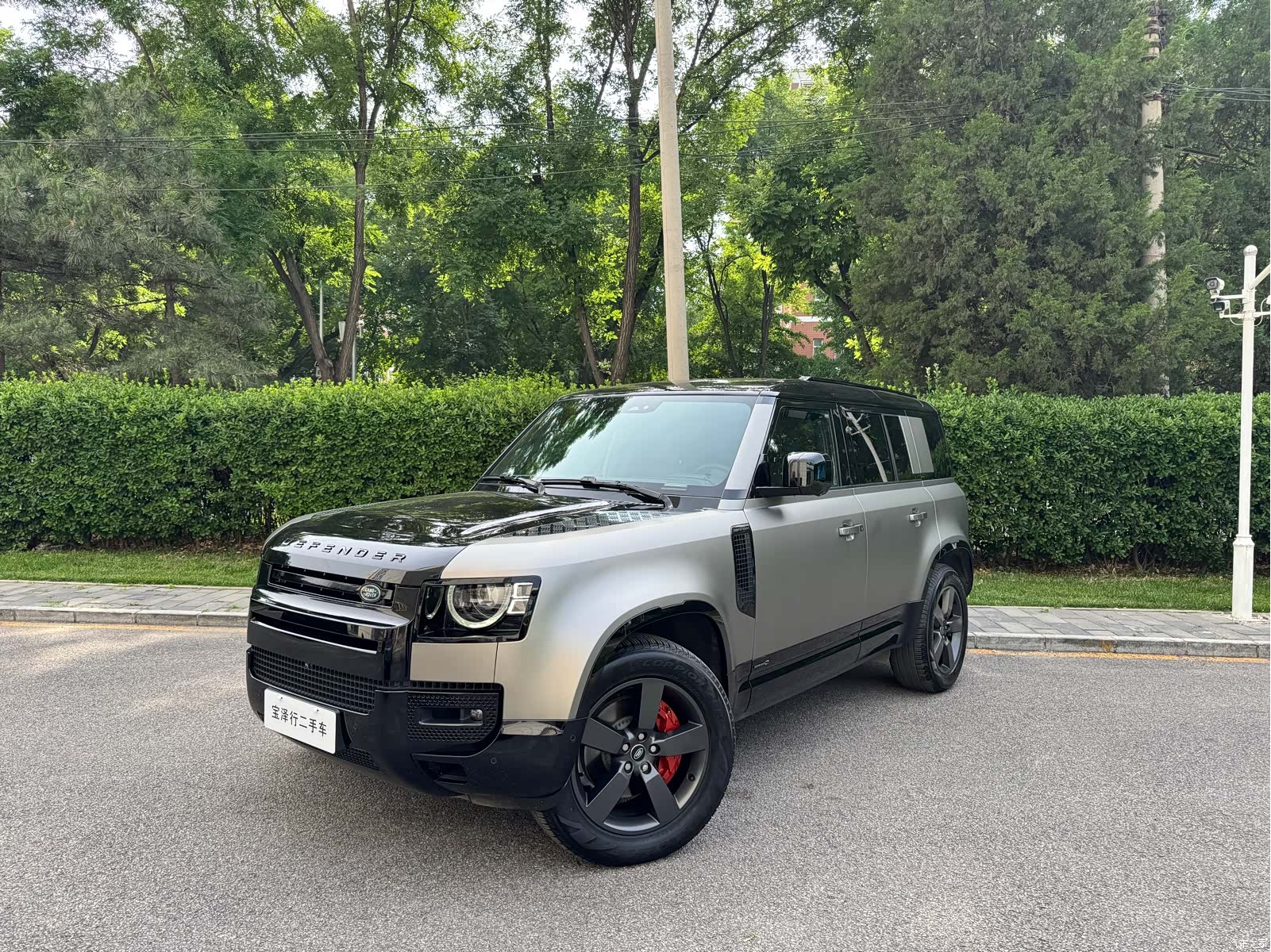 Land Rover Defender, 2025 1