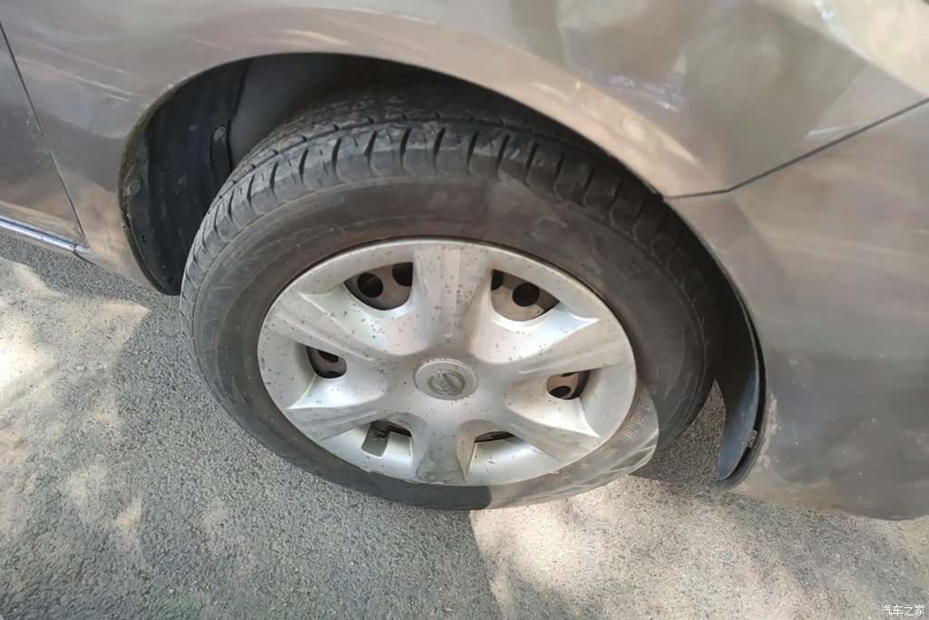 Nissan 1.5XE, 2012 6