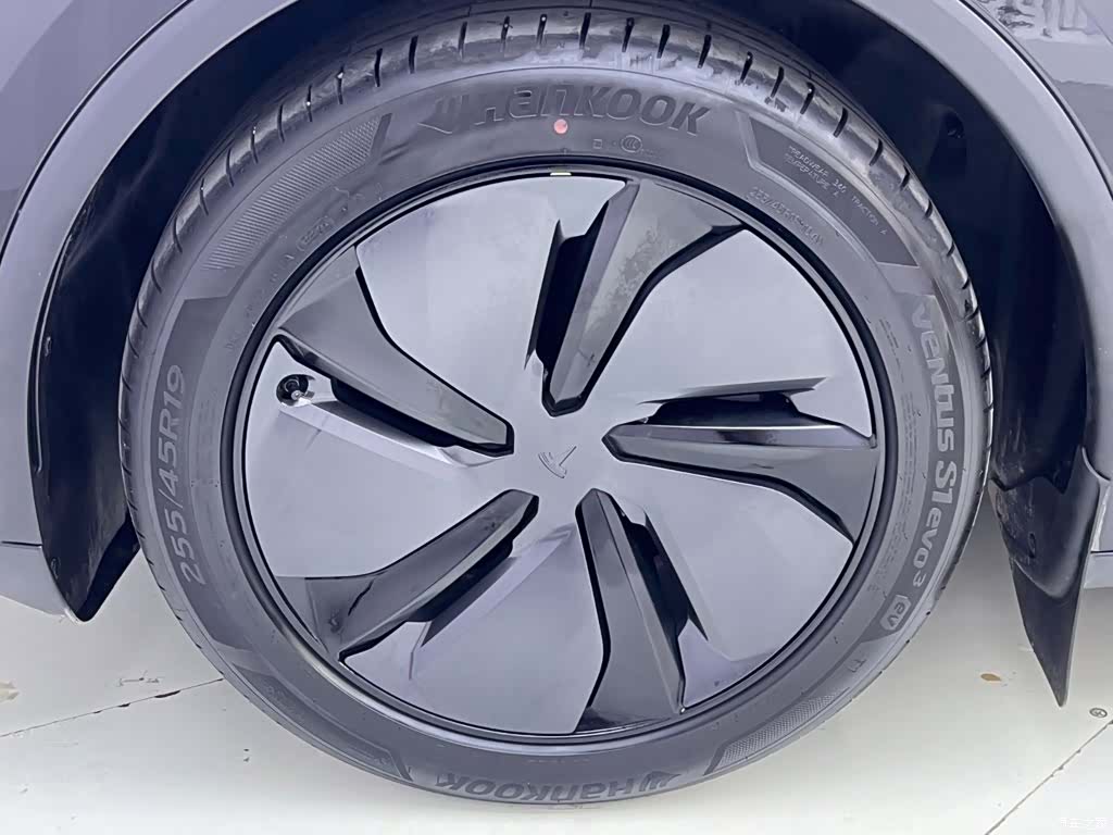 Tesla Model Y, 2025 11