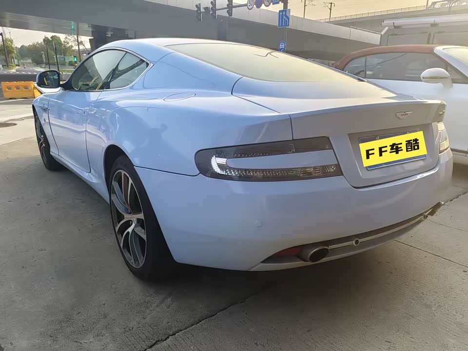 Aston Martin DB9