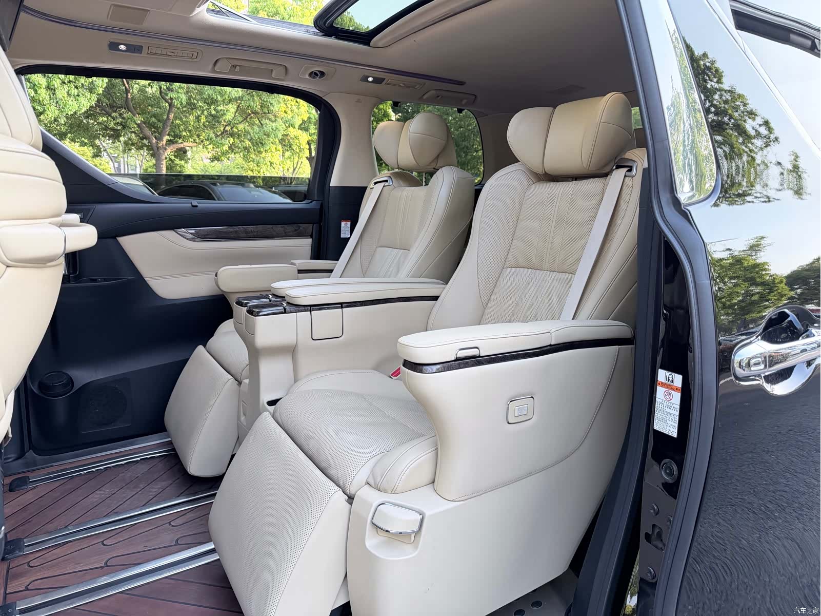 Toyota Alphard, 2019 9