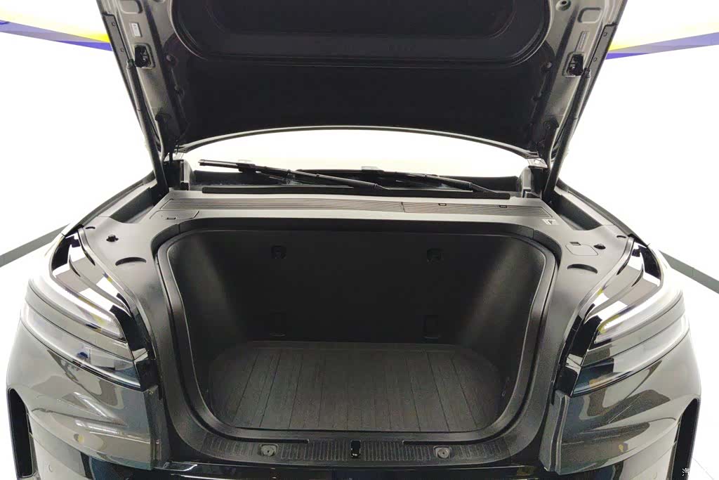 NIO L90, 2025 10