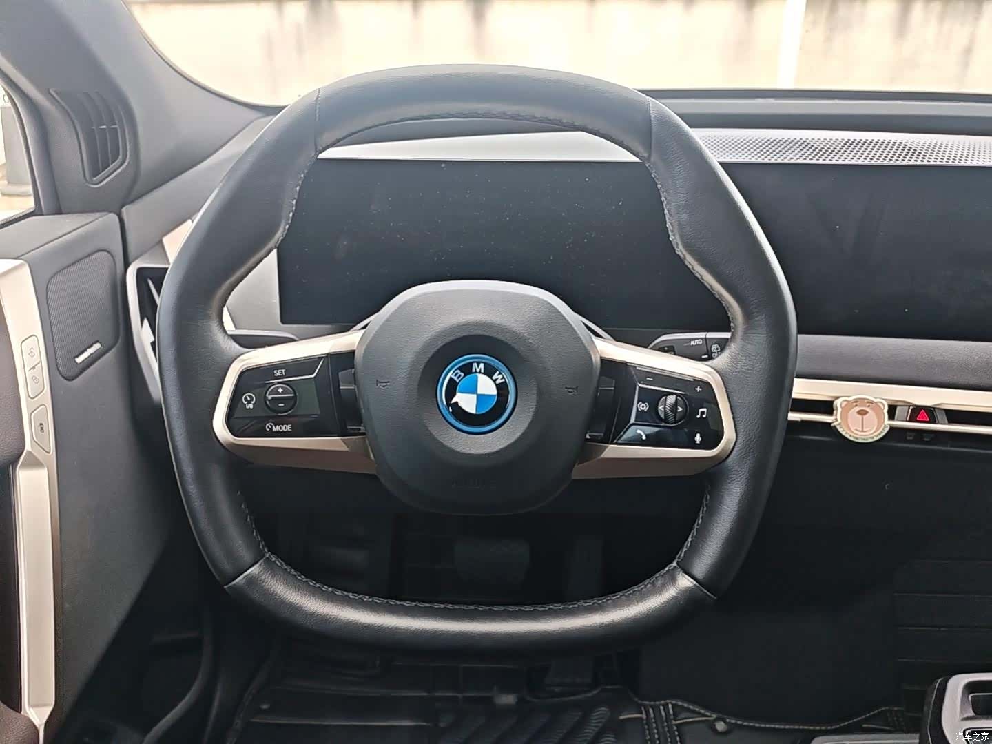 BMW iX, 2025 8