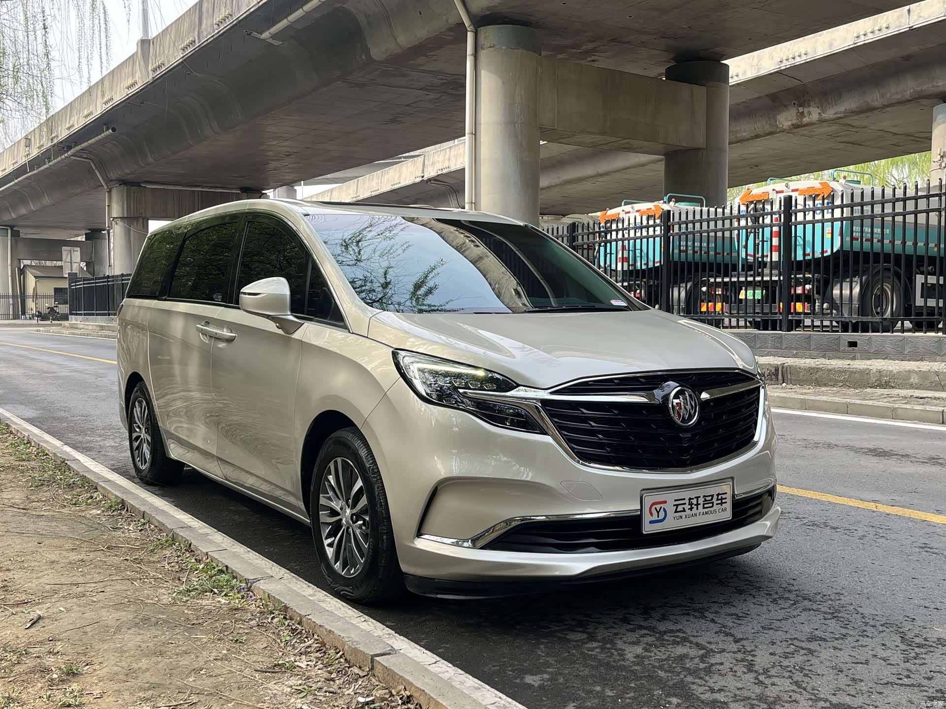 Buick GL8, 2022 3