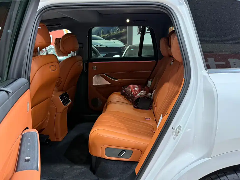 AITO Ask the world M8