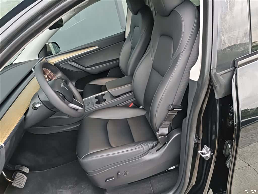 Tesla Model Y, 2023 15