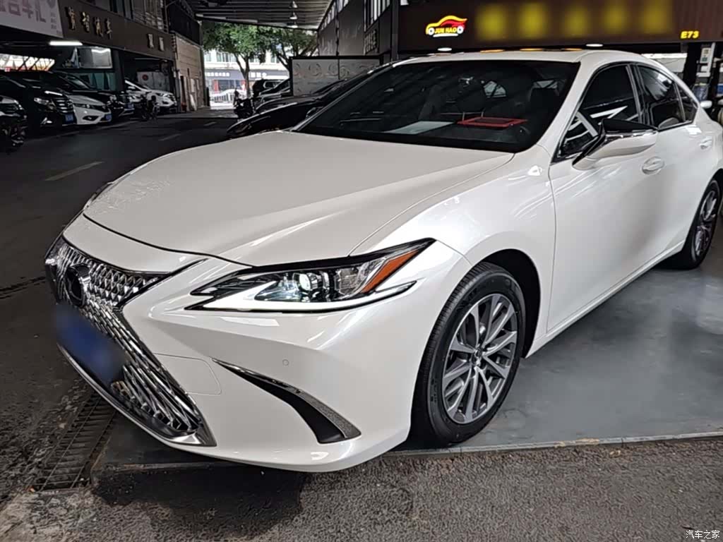 Lexus ES, 2022 1